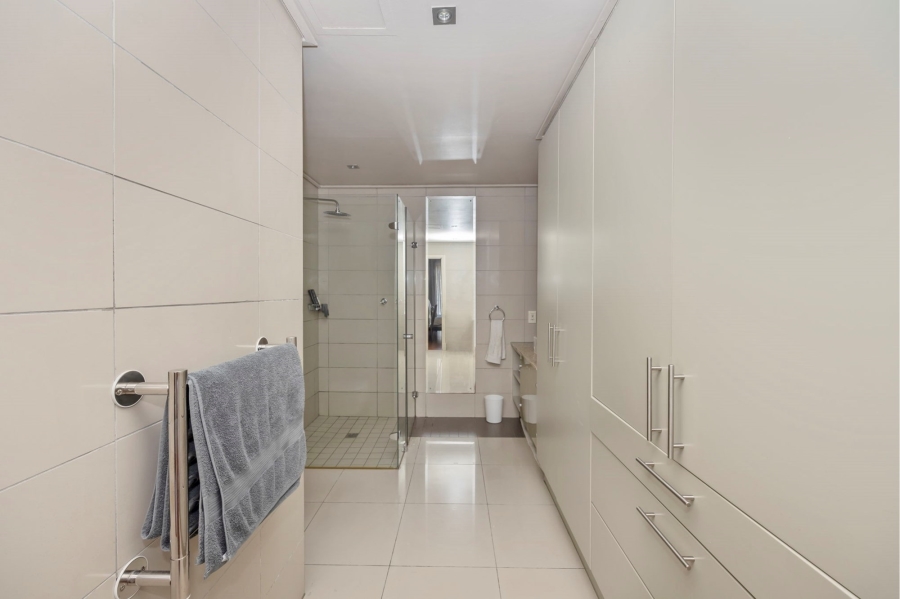 To Let 1 Bedroom Property for Rent in Green Point Western Cape